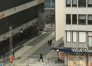 Asciende a cinco el balance de personas fallecidas por el atentado de Estocolmo