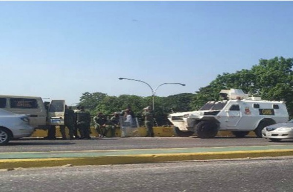 Foto: Reportan presencia de tanquetas en el distribuidor El Trigal en Valencia 