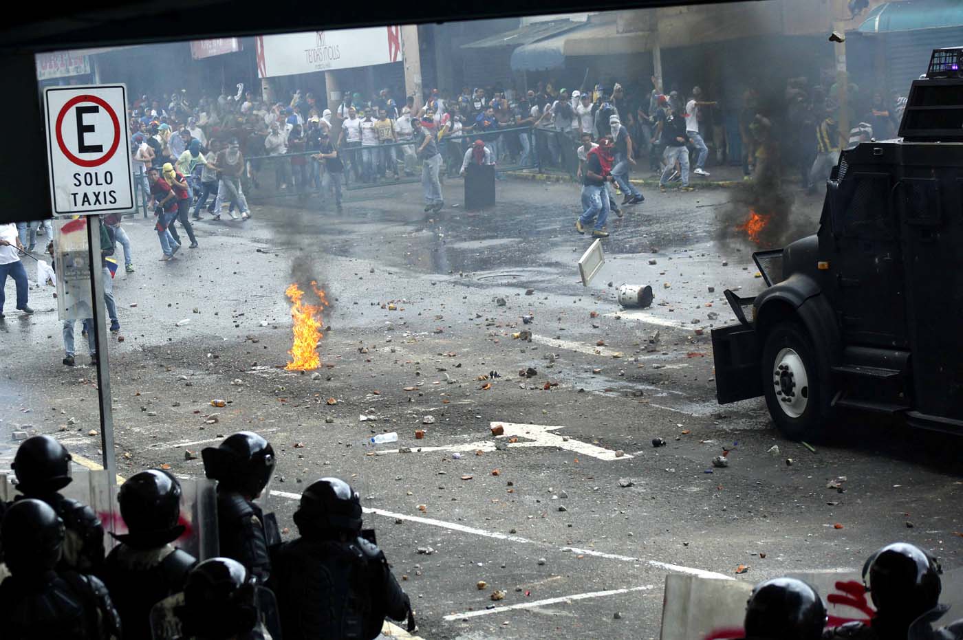 Decenas de militares llegan a Táchira donde se vivió otra noche de terror y caos