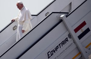 El Papa llega a Egipto para defender la reconciliación entre religiones