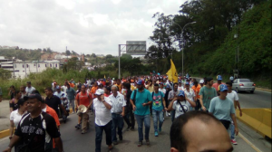 Retiran autobuses que impedían el paso de opositores desde Carrizal hacia Ramo Verde