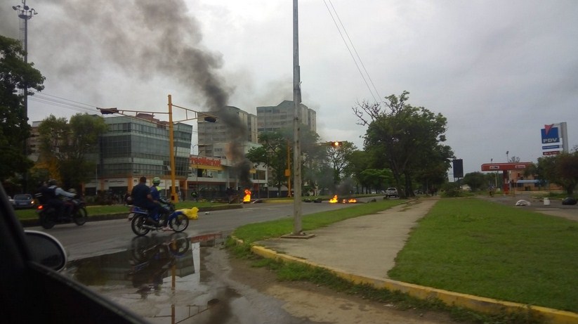 Policías de Carabobo atacan a manifestantes en Naguanagua (Fotos) #2May