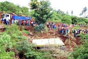 Al menos 29 niños murieron cuando el autobús en donde viajaban cayó por un precipicio en Tanzania