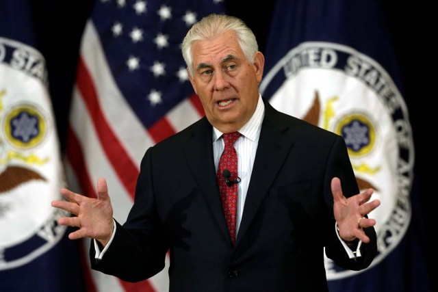 U.S. Secretary of State Rex Tillerson delivers remarks to the employees at the State Department in Washington, U.S., May 3, 2017. REUTERS/Yuri Gripas