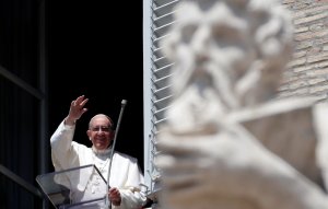 Papa Francisco prevé visitar Perú y no descarta ir en 2018, según arzobispo
