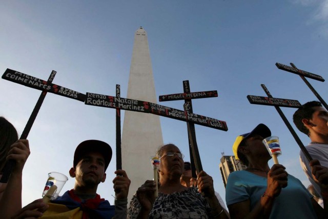 Opposition supporters hold crosses with the names of victims of violence during protests against Venezuelan President Nicolas Maduro's government, at a rally in Maracaibo, Venezuela, May 17, 2017. REUTERS/Isaac Urrutia