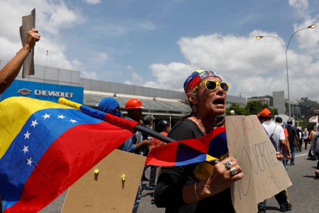 Opposition supporters rally against President Nicolas Maduro in Caracas, Venezuela, May 18, 2017. REUTERS/Carlos Garcia Rawlins