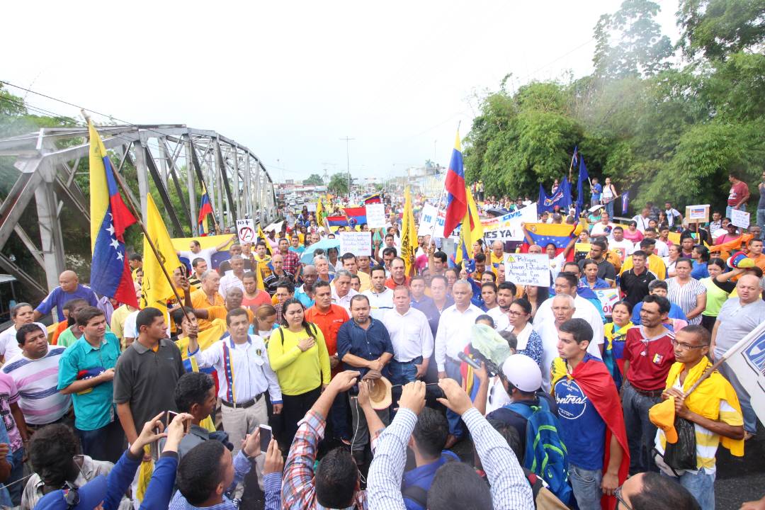 Zulia, Mérida y Trujillo se plantaron en el puente Torondoy contra el “Golpe de Estado”