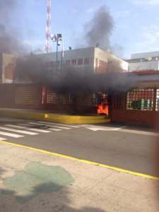 GNB ni se enteró que incendiaron entrada de la URBE #23May (Fotos)