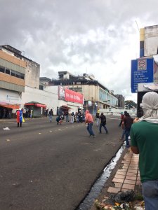 Hieren a manifestante con lacrimógena en la cabeza durante represión en San Cristóbal