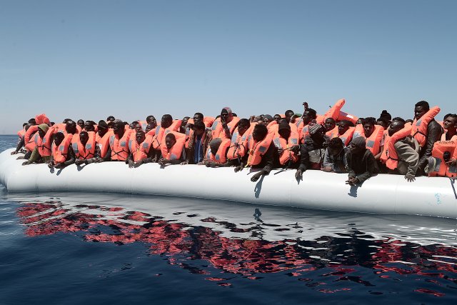 Un rescate de migrantes en el Mar Mediterráneo (Foto: Reuters)