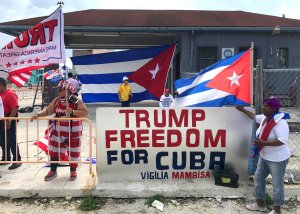 Medios estatales de Cuba transmiten minuto a minuto acto de Trump en Miami