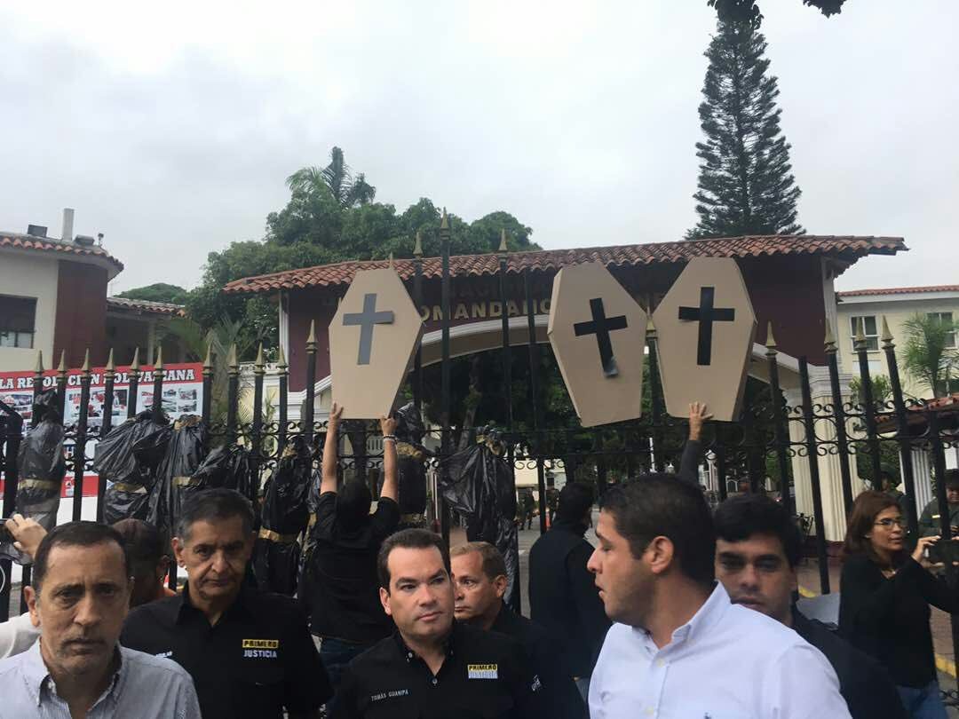 Diputados acuden a la GNB para exigir justicia por asesinato de Fabián Urbina (Fotos y Videos)