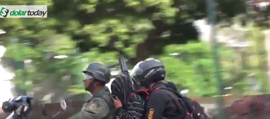 La GNB paseando “como un trofeo” a un manifestante detenido en Altamira (Video)