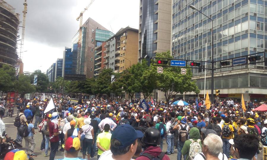 Pese a piquete de la PNB inicia concentración en Chacaíto #7Jun