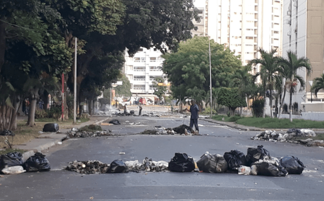 Escombros en Maracay / Foto vía @victoria1039fm 