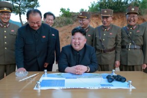 Corea del Norte confirma el lanzamiento guiado por Kim Jong-un de misil que sobrevoló Japón