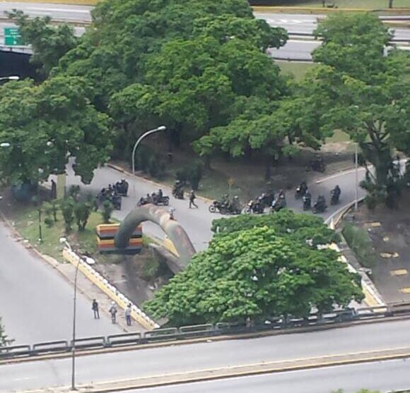 Reportan “una guerra campal” en Macaracuay tras brutal represión #26Jul