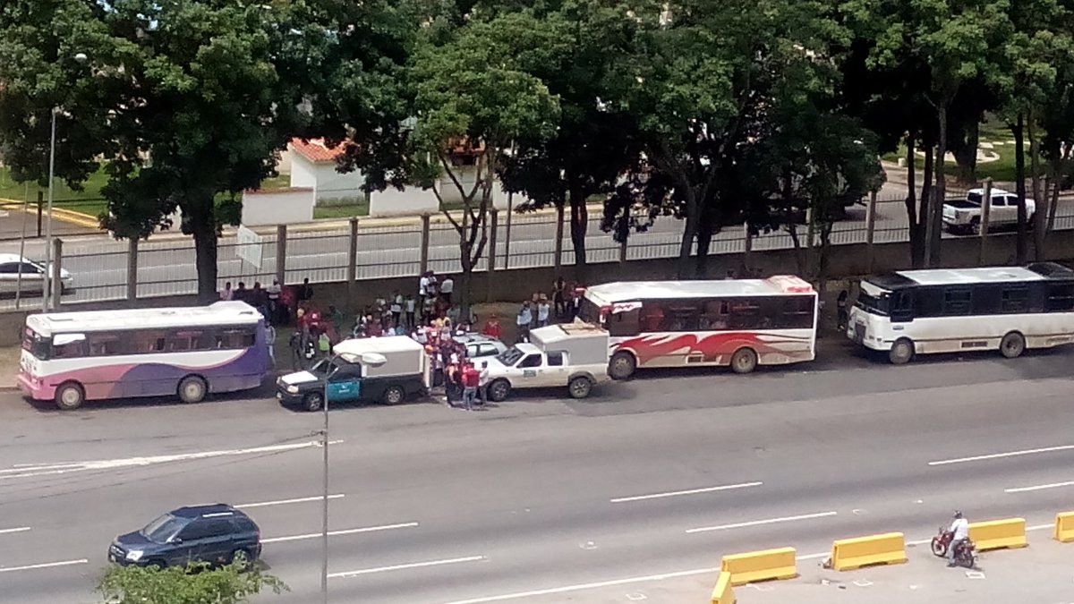 Comienzan a llegar autobuses a Caracas para cierre de campaña de constituyente cubana