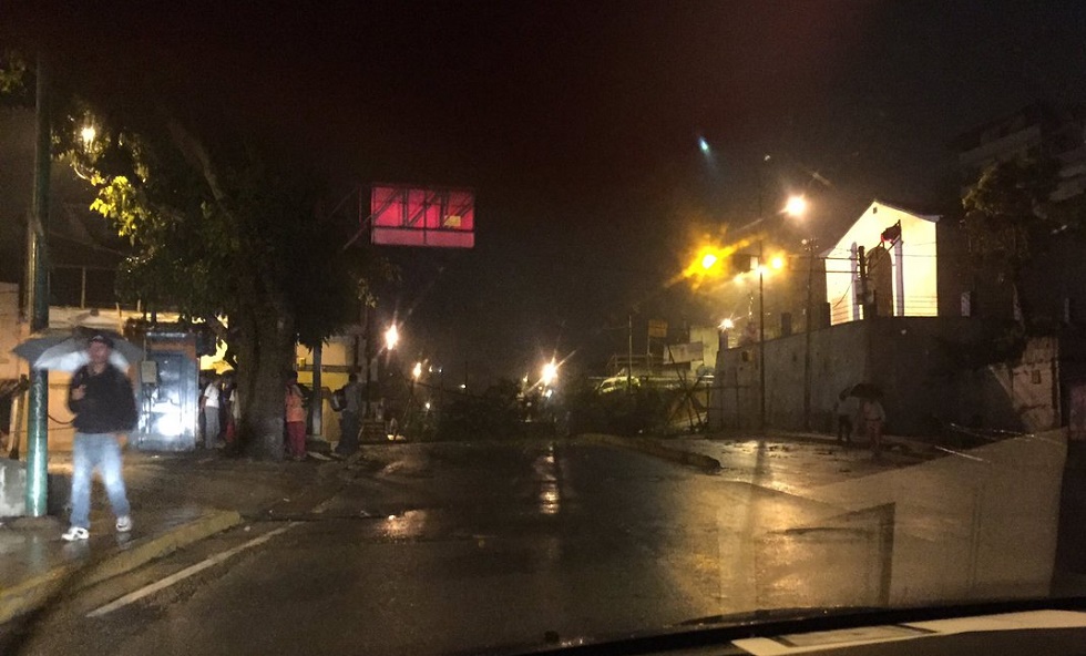 Municipio El Hatillo amaneció trancado y sin transporte público #18Jul (Fotos)