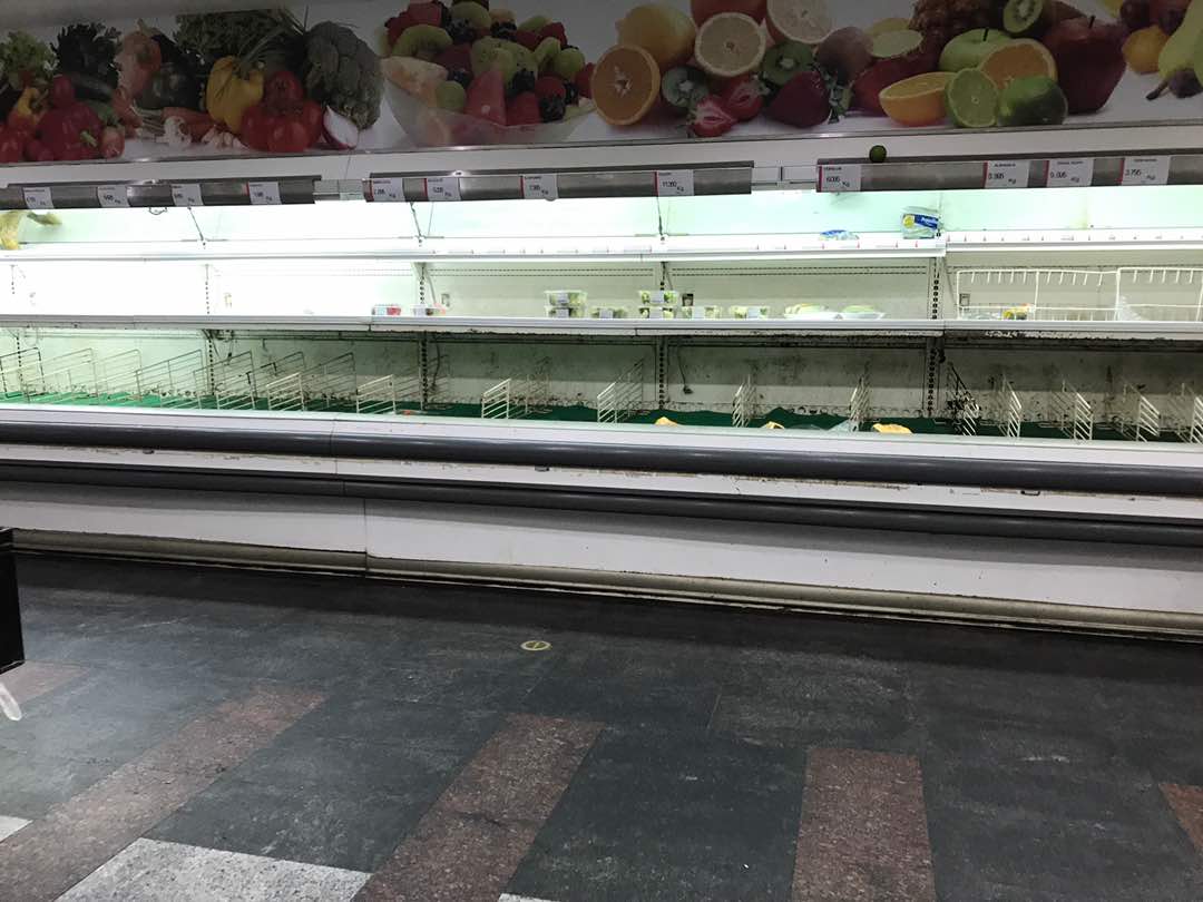 Sin nada…así está la mayoría de los supermercados en Caracas (fotos)