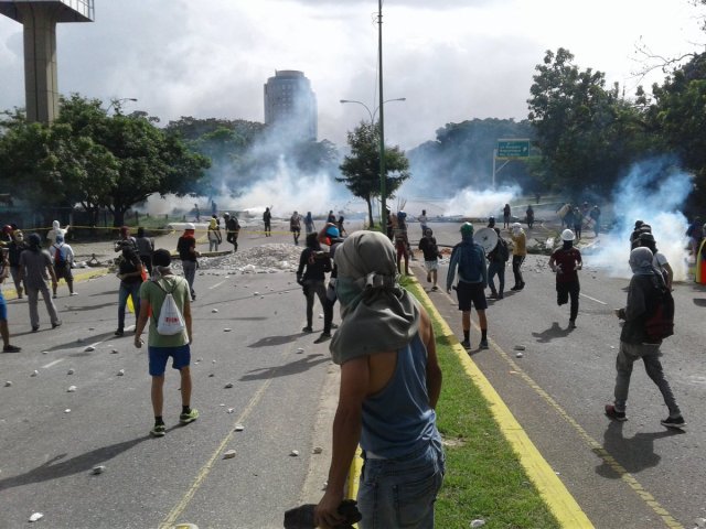 Fuerte represión en El Trigal, estado Carabobo (Foto: @@AndrewsAbreu )
