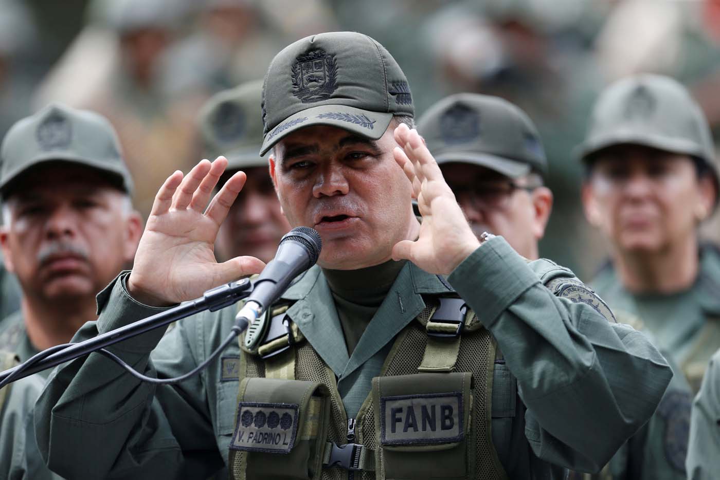 Padrino López asegura que a la fuerza armada “no la divide nadie”