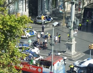 El hombre que conducía la furgoneta del atentado de Barcelona sigue huido