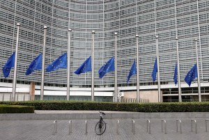 Unión Europea firma y proclama compromiso para respetar derechos sociales