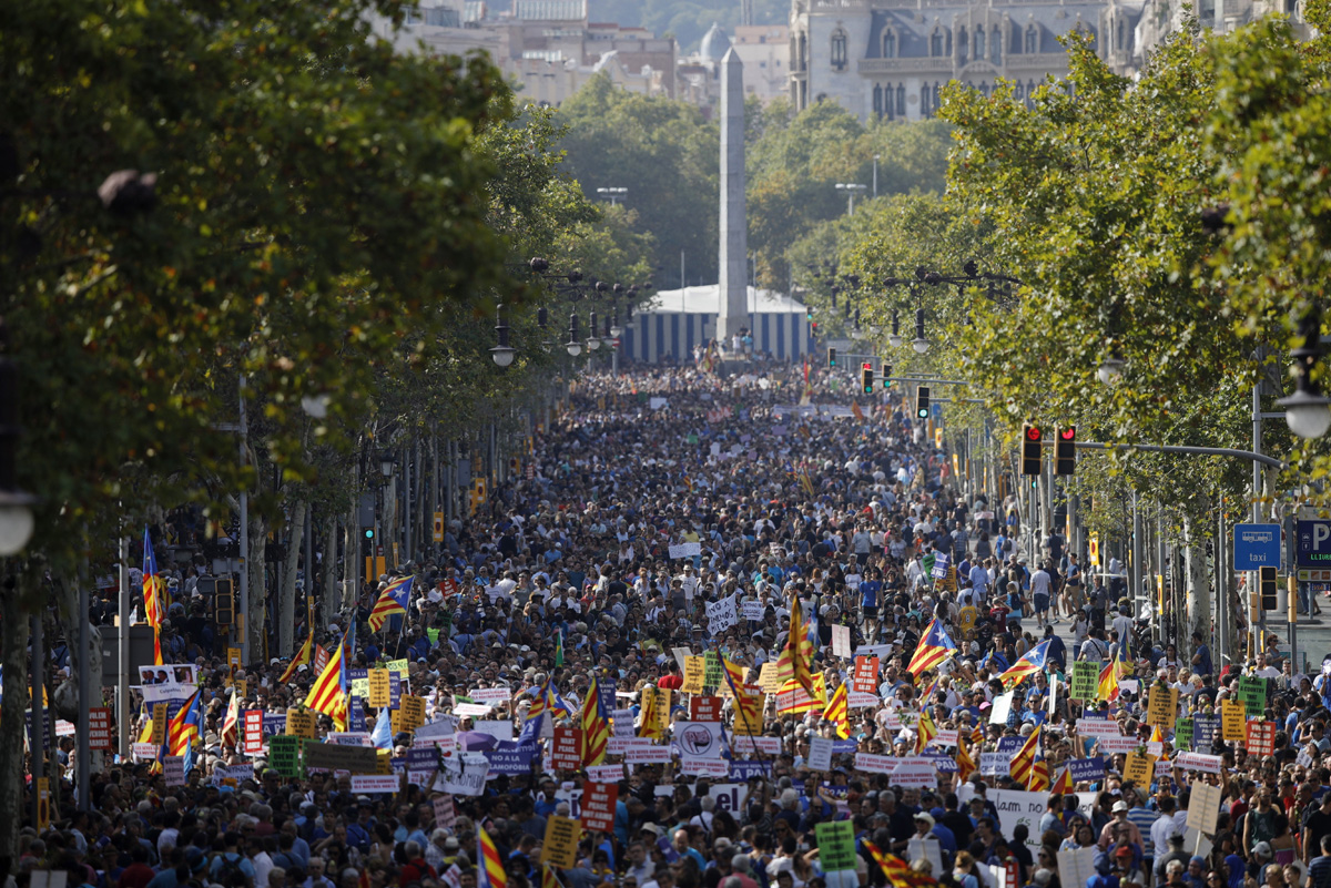 Medio millón de personas se manifiestan en Barcelona contra el terrorismo