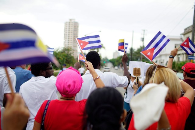 People wave Cuban and Venezuelan flags march to express support for Venezuela in Havana, Cuba, August 25, 2017. REUTERS/Alexandre Meneghini