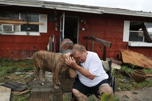 El huracán Harvey no deja atrás a las mascotas: los conmovedores rescates de las familias