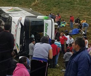 Veintisiete venezolanos heridos al volcar un autobús en Ecuador (+ lista)