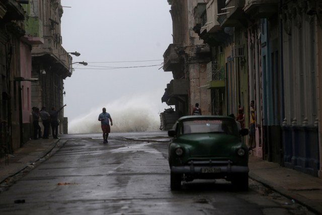 REFILE - QUALITY REPEAT Waves crash on the street as Hurricane Irma turns toward the Florida Keys on Saturday, in Havana, Cuba September 9, 2017. REUTERS/Stringer NO RESALES. NO ARCHIVES     TPX IMAGES OF THE DAY