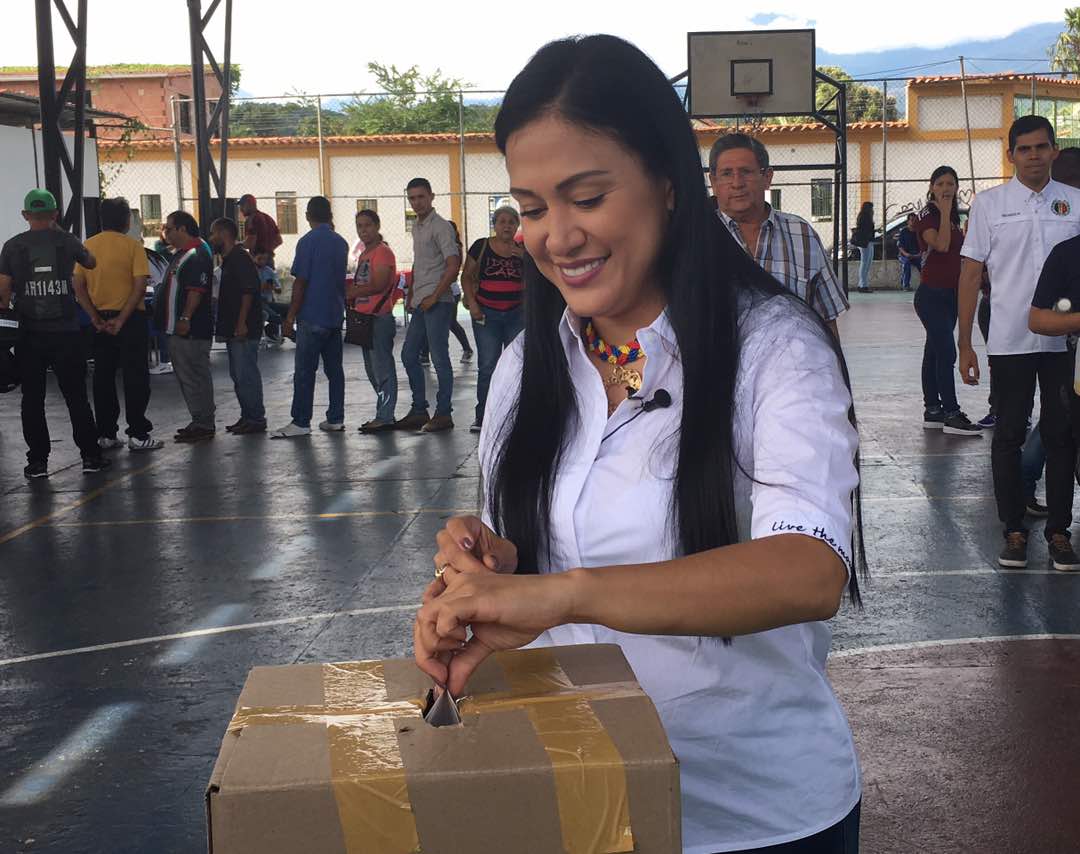 Precandidata Laidy Gómez  ya votó en las primarias de Táchira #10Sep