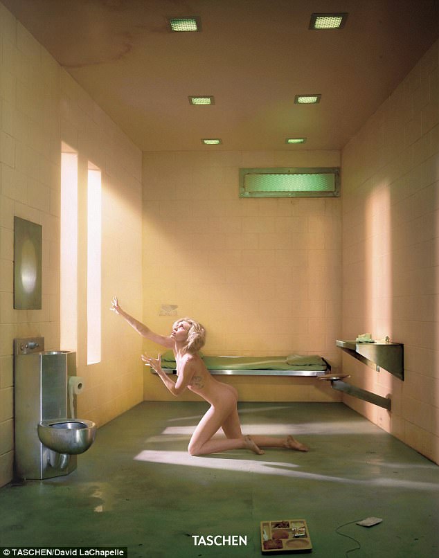 Completamente desnuda… Las nuevas FOTOS de Miley Cyrus