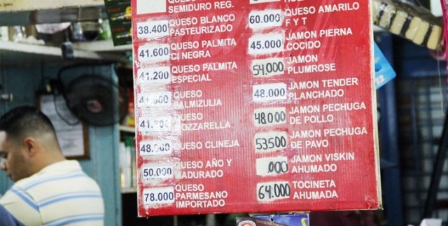 Precios de alimentos en un merado de Zulia / Mónica Guevara 