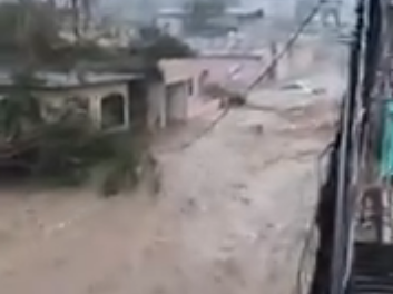 Varios ríos de Puerto Rico se desbordan a causa del huracán María (video)