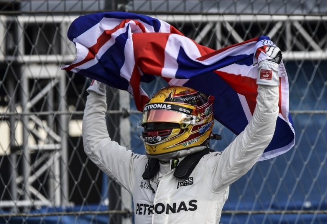 Mercedes' British driver Lewis Hamilton celebrates after winning his fourth Formula One world title despite finishing the Mexican Grand Prix in ninth place, at the Hermanos Rodriguez circuit in Mexico City on October 29, 2017. / AFP PHOTO / Ronaldo SCHEMIDT