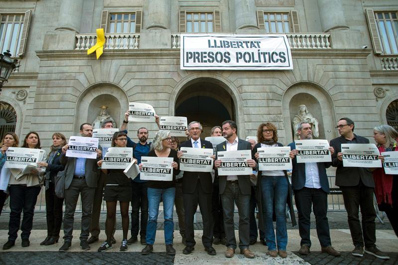 Protestas en Cataluña contra encarcelamiento de miembros del gobierno destituido