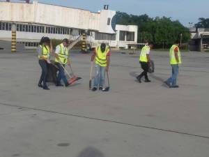 Aserca Airlines fortalece cultura preventiva con jornada de recolección de FOD en Aeropuerto de Maracaibo