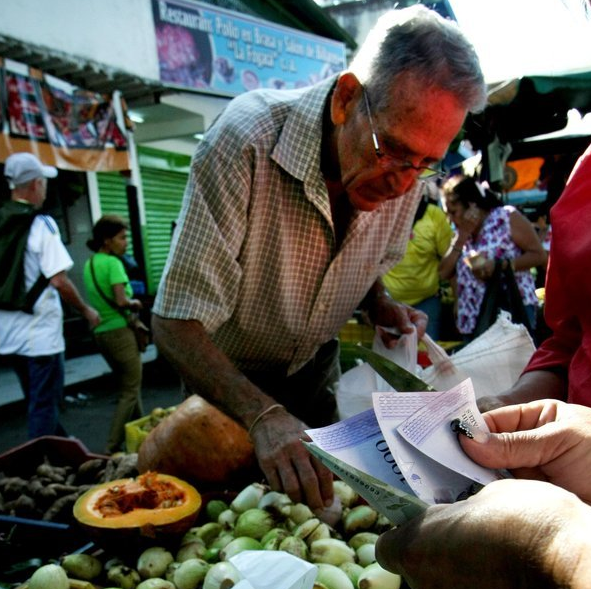 Precio de la cebolla hace llorar a las amas de casa en San Cristóbal