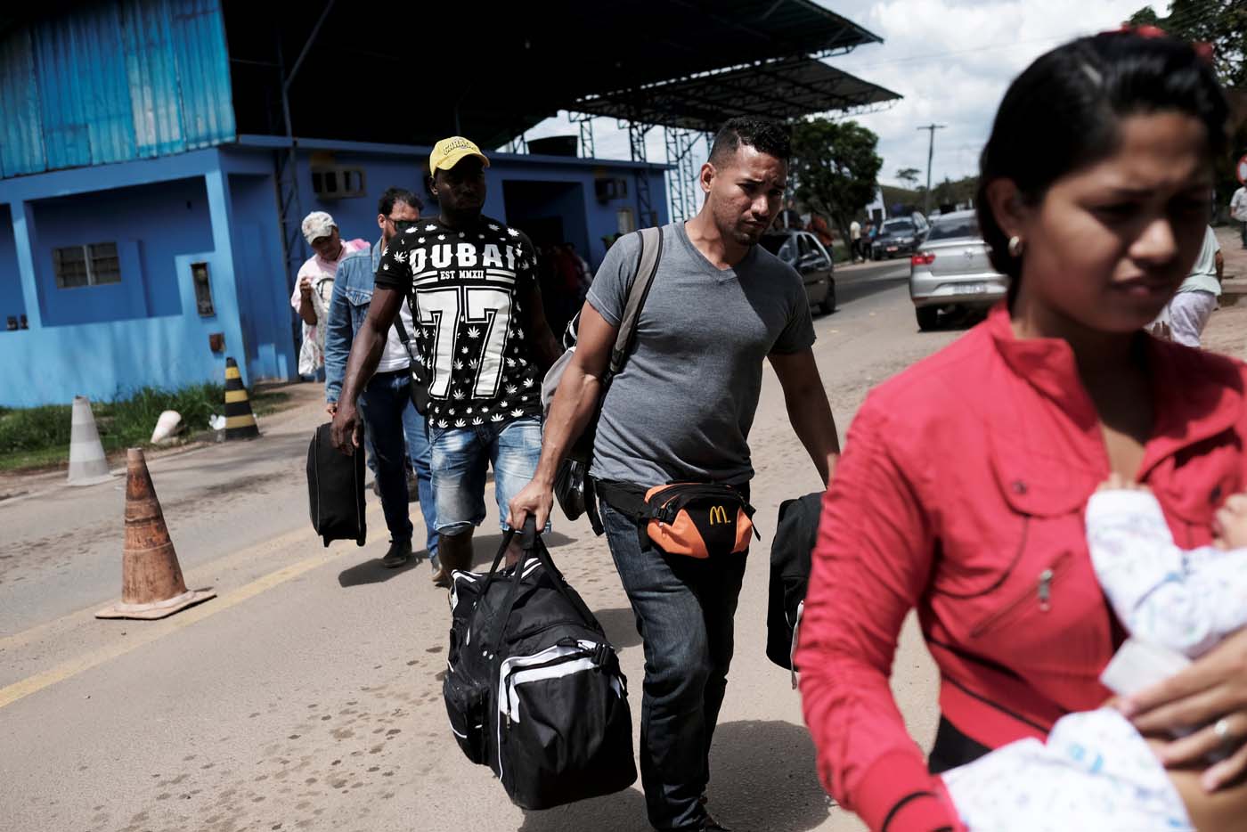 Brasil iniciará traslado de venezolanos que llegaron a Roraima a otros estados del país