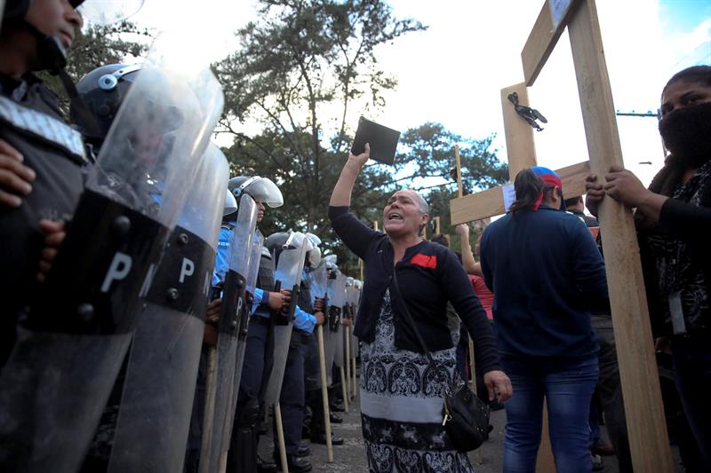 Policía desalojó a manifestantes en Honduras