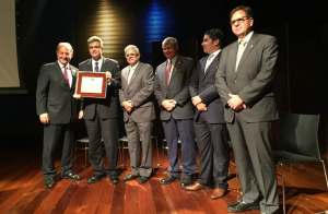 Alejandro Feo La Cruz recibió Premio Anual Gestión Pública 2017