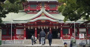 Tres muertos en ataque con sable samurái en un santuario de Tokio