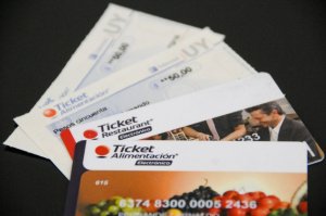 El Chiste del Día: Ministro del trabajo dice que nuevo sistema de tickets paleará la “Guerra económica”