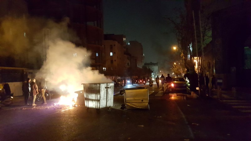Diez muertos en disturbios nocturnos en Irán pese a llamado a la calma de Rohani