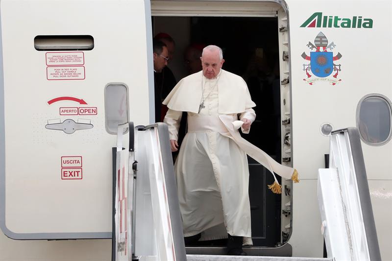 El papa Francisco llegó a Chile para una visita de tres días