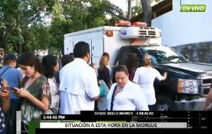 Manifestantes retienen furgonetas cava que salen de la morgue de Bello Monte en busca de Óscar Pérez (captura)